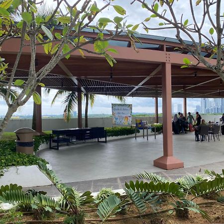 Almas Suite Nusajaya  Exterior foto
